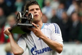 开云体育服务-今晨阿贾克斯调整名单以备德国杯，伤情更新环节打磨，信心回归，球队文化再被提及的简单介绍